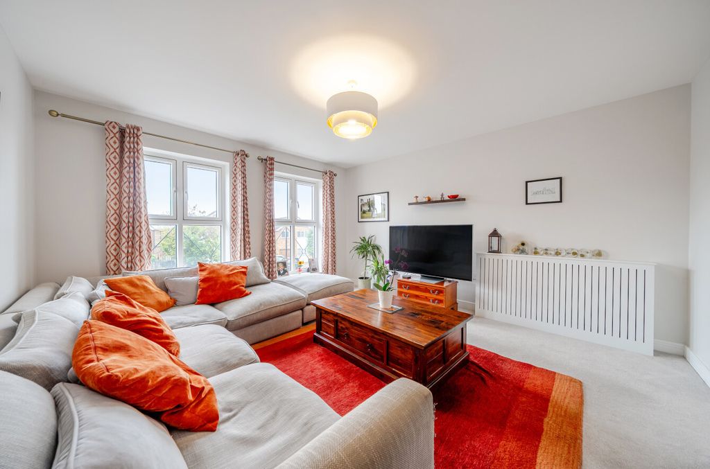 Property photo 2 of 12 1354130-16-68Ca8F...