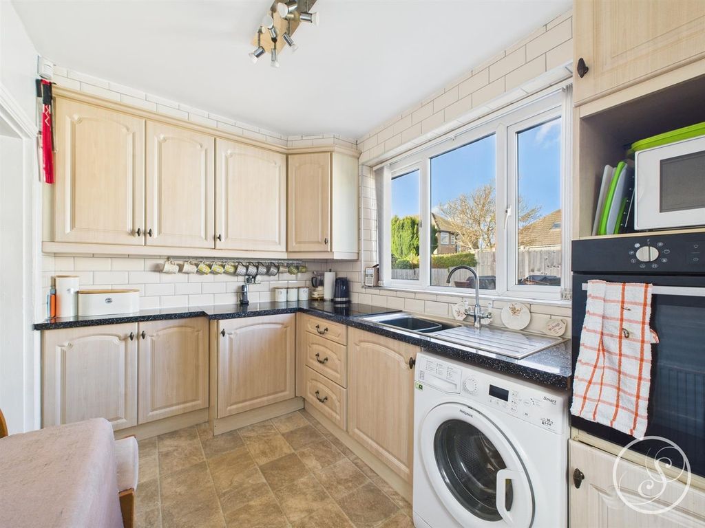 Property photo 2 of 16 Kitchen