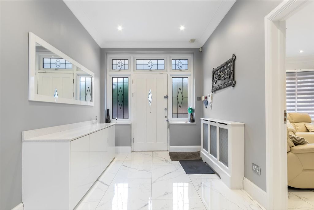 Property photo 3 of 46