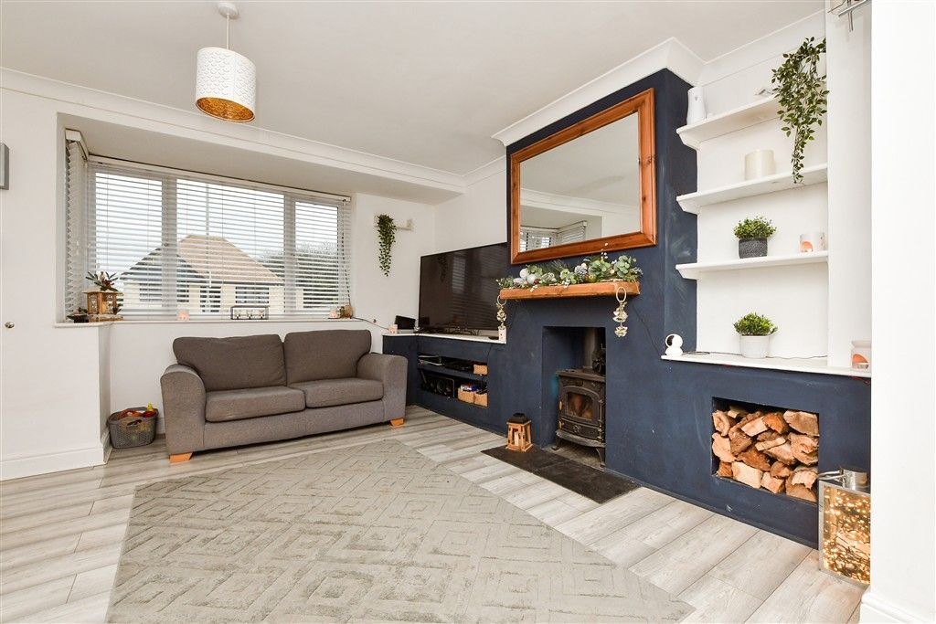 Property photo 2 of 11 Lounge