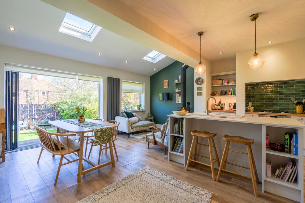 Property photo 2 of 10 Kitchen / Dining Room
