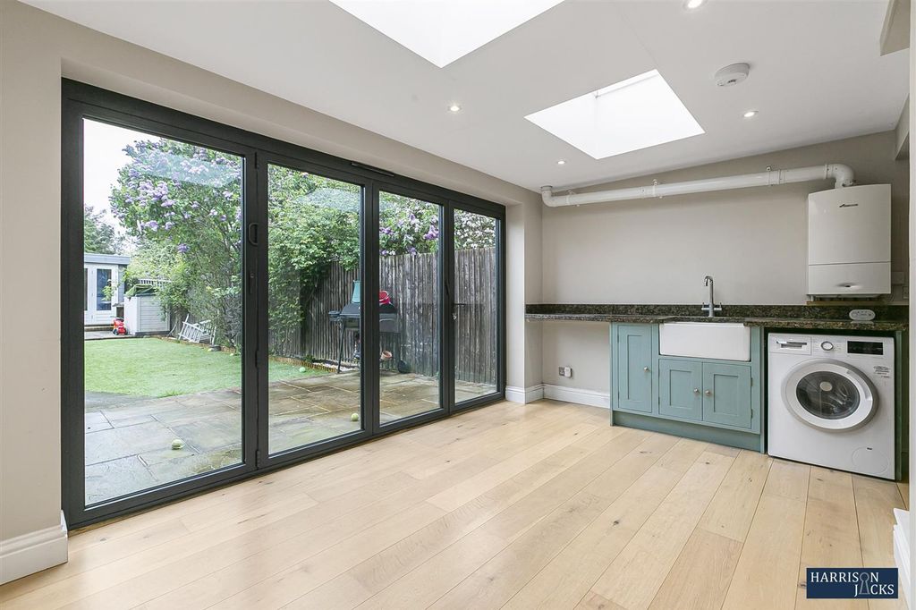 Property photo 2 of 16