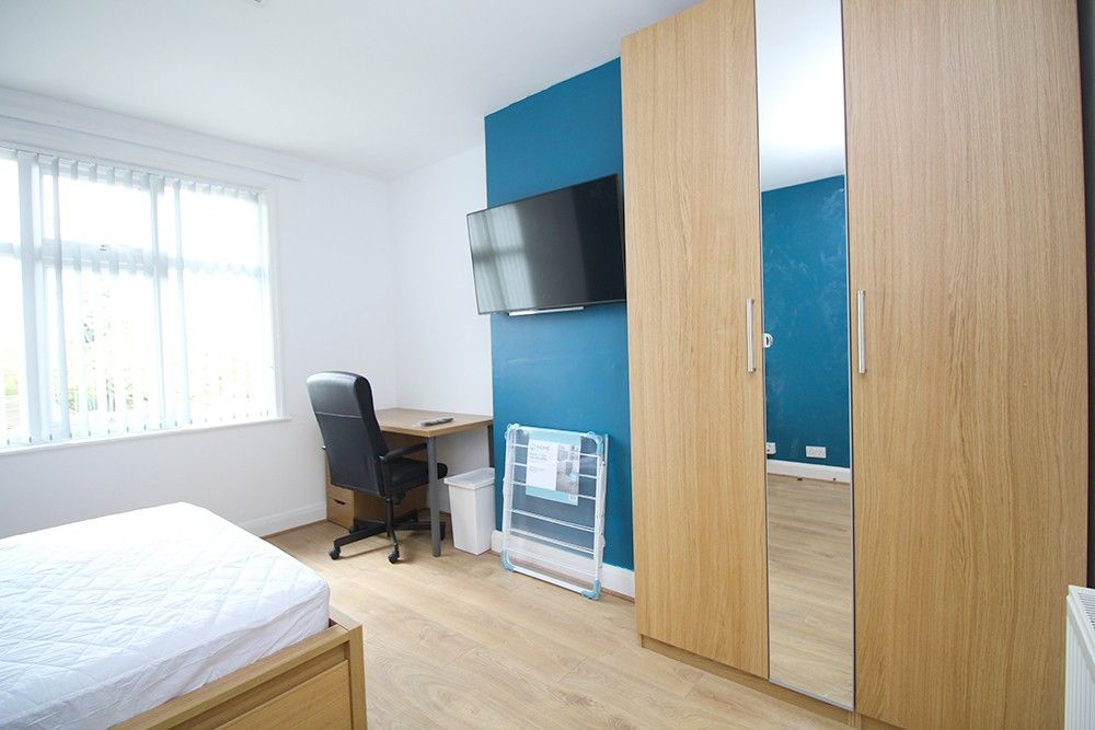 Property photo 2 of 18 The Room