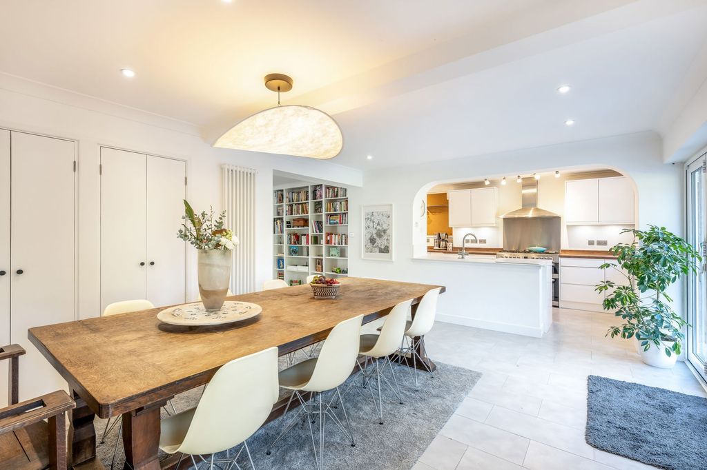 Property photo 3 of 33