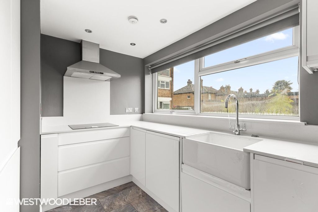 Property photo 2 of 12 Barclaycourt_2.Jpg