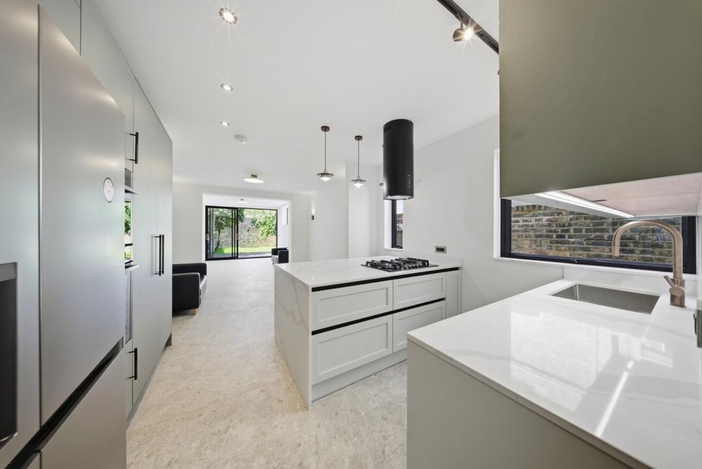 Property photo 1 of 15 5396970