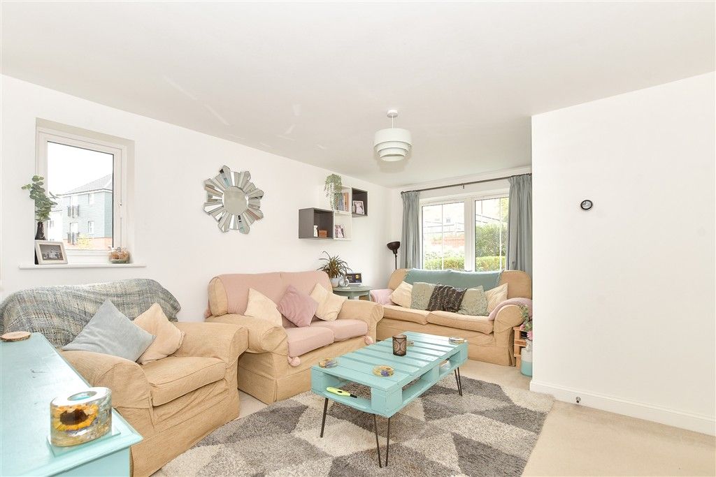 Property photo 1 of 14 Lounge