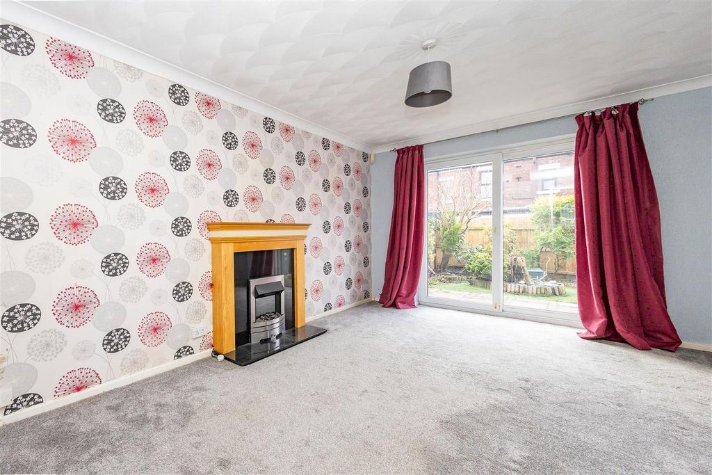 Property photo 2 of 11 Lounge