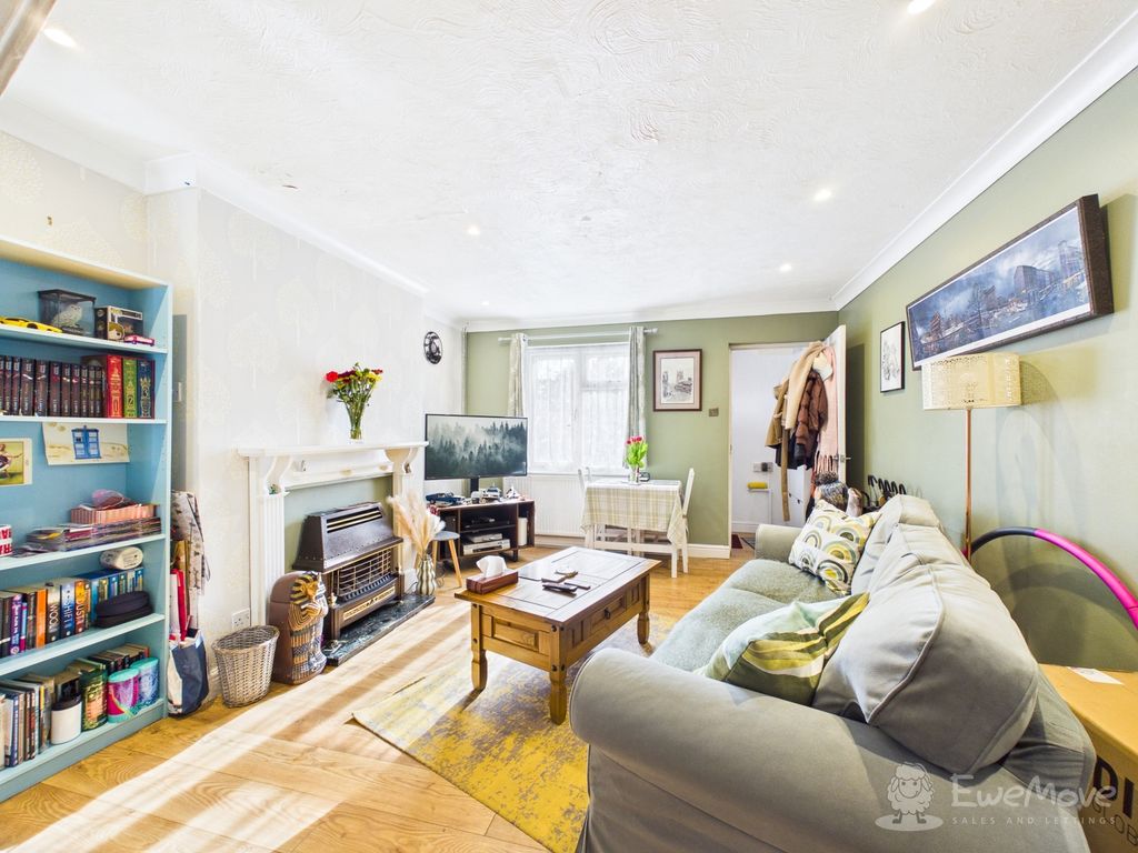 Property photo 3 of 9 Cam03624G0-Pr0200-Still009