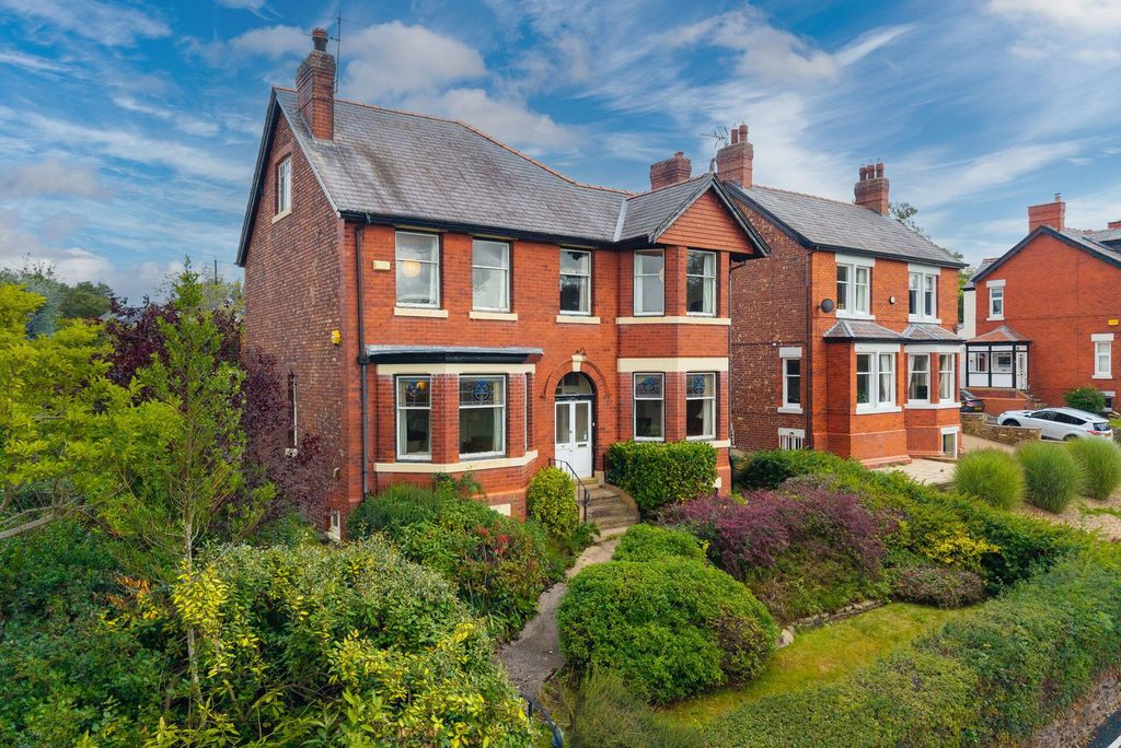 Property photo 1 of 33