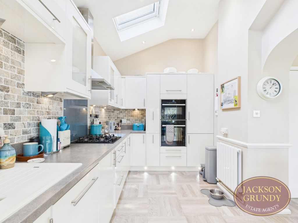 Property photo 2 of 26 North Western Avenue