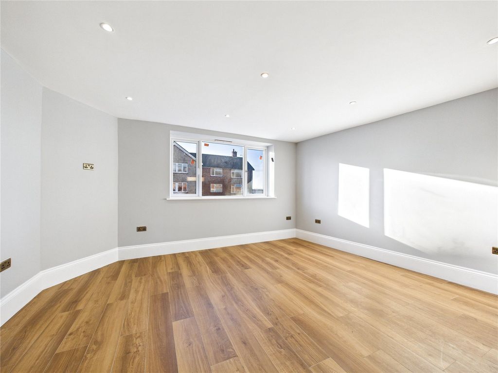 Property photo 2 of 12 Picture No. 02