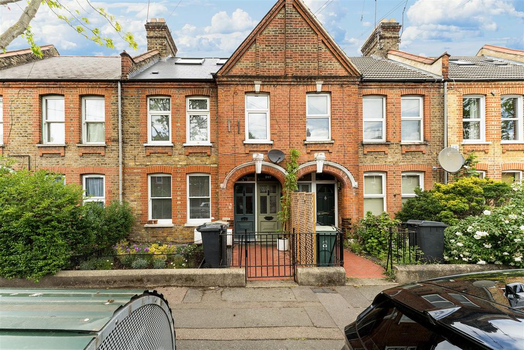 Property photo 1 of 26 Brettenham Road, E17