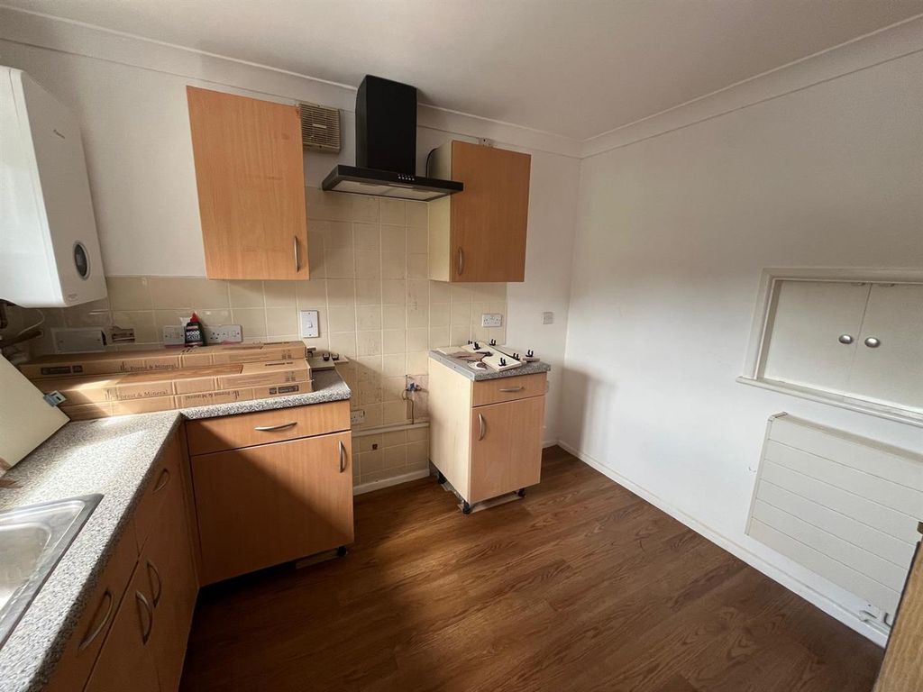 Property photo 3 of 7 Kitchen