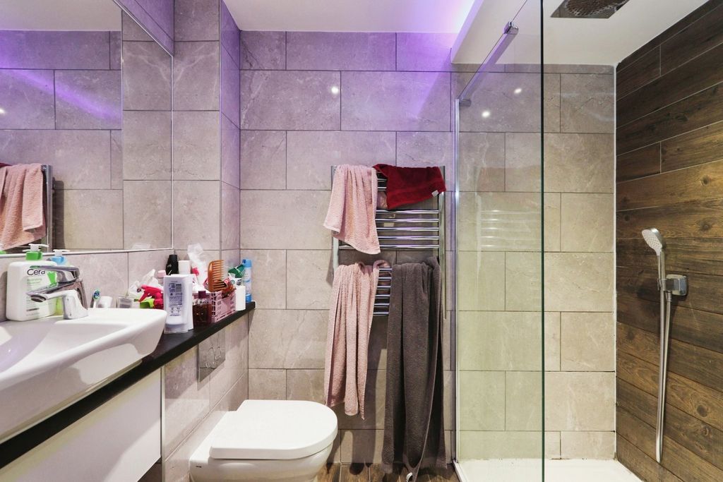 Property photo 2 of 9 Shower Room