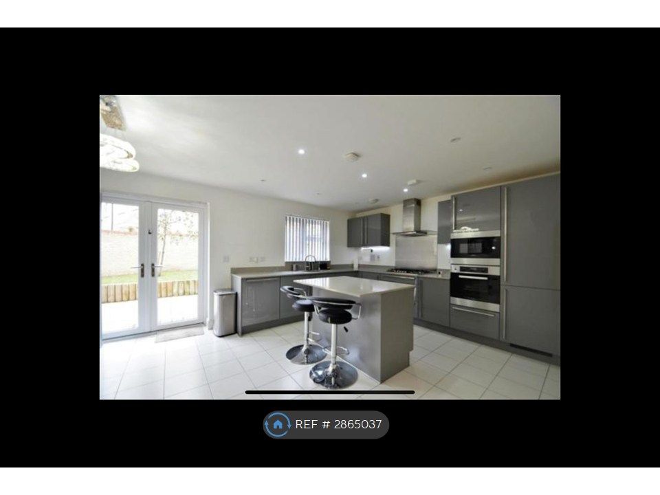 Property photo 2 of 12 Kitchen