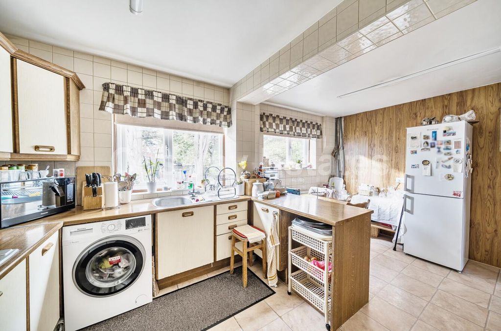 Property photo 3 of 15 A91d61B5-Cdfc-45A9-9A2c-B4cd0E41Fb56.Jpg