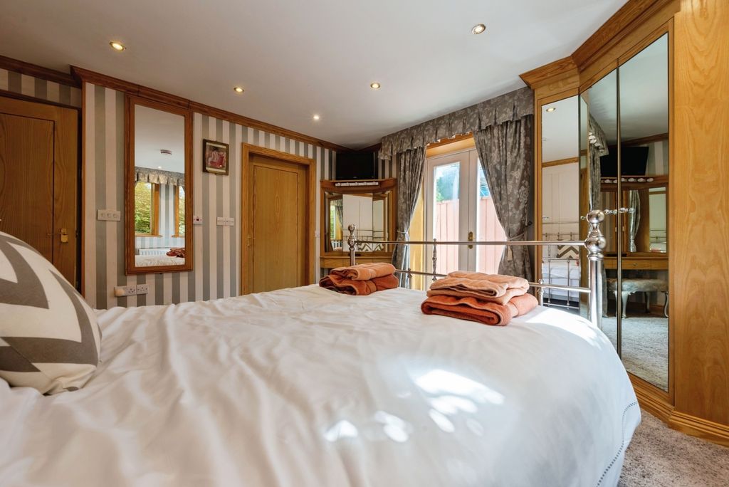 Property photo 3 of 17 Photo