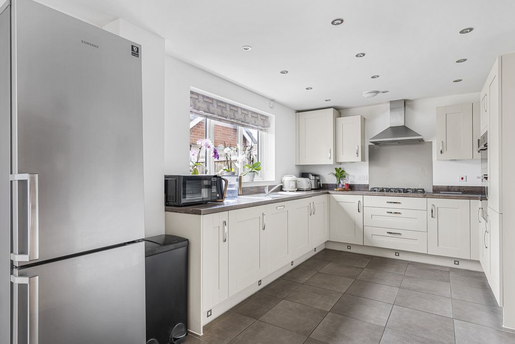 Property photo 2 of 23