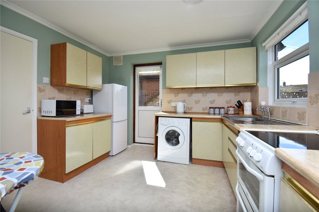 Property photo 2 of 20 Kitchen