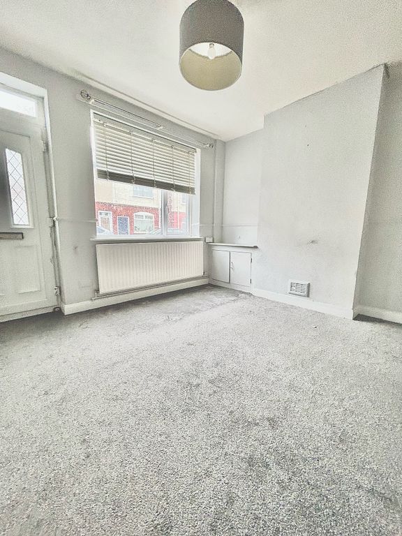 Property photo 3 of 6 Lounge