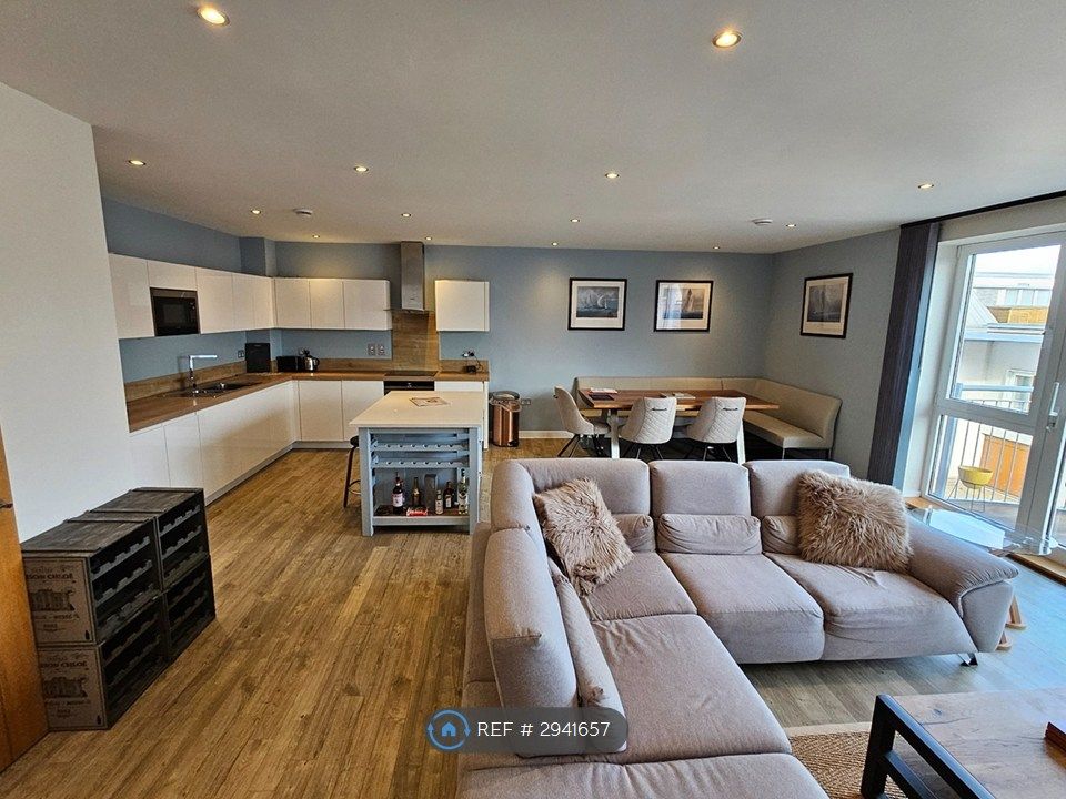 Property photo 2 of 31 Lounge