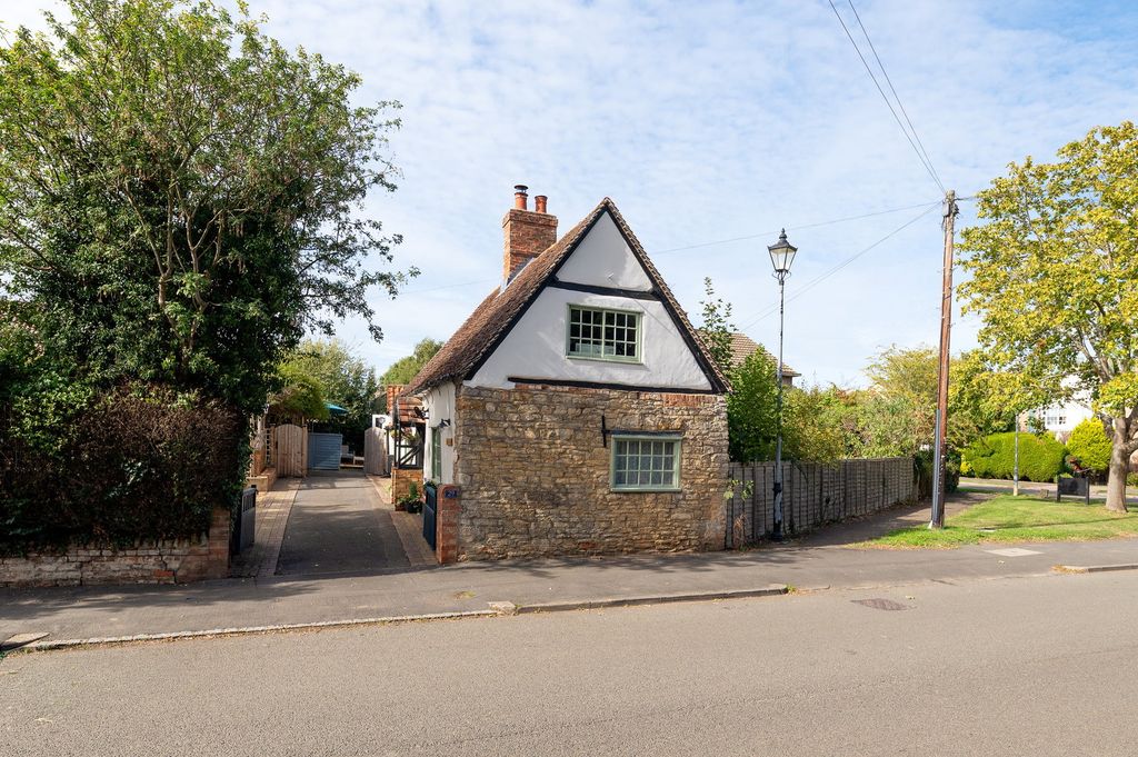 Property photo 3 of 44