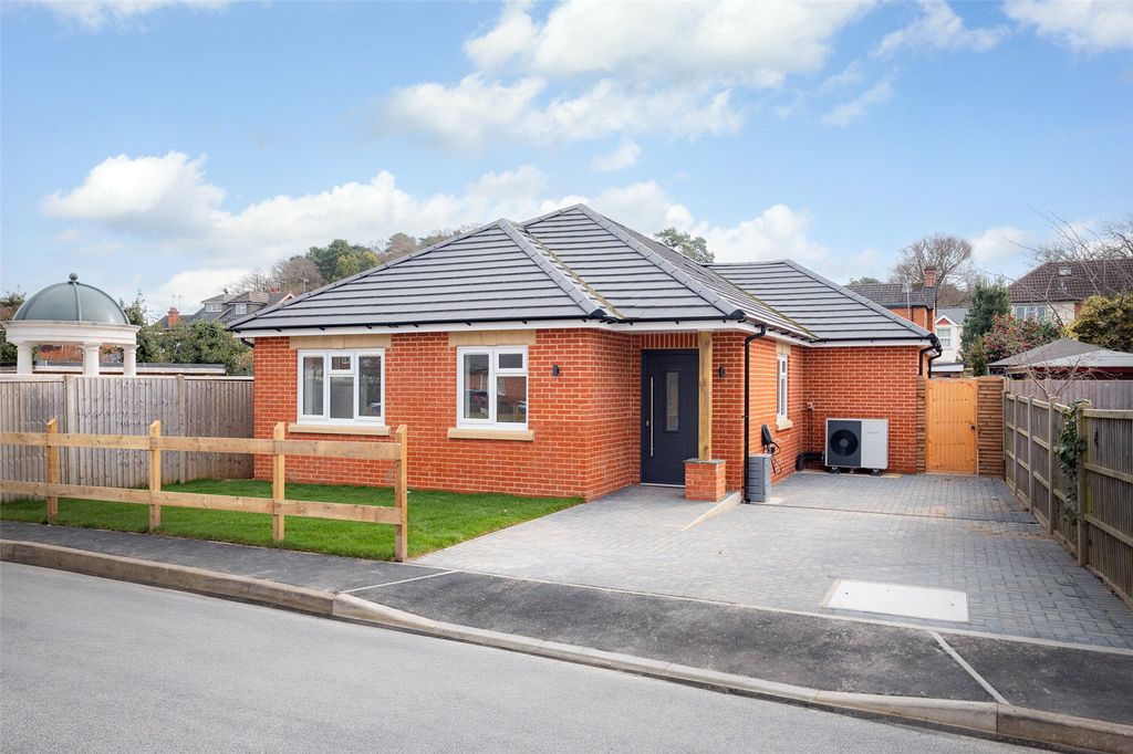 Property photo 1 of 19 Picture No. 12