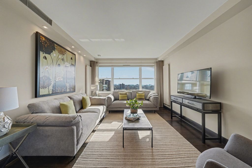 Property photo 3 of 12 Photo 1