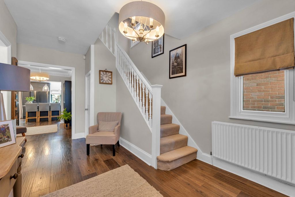 Property photo 2 of 39