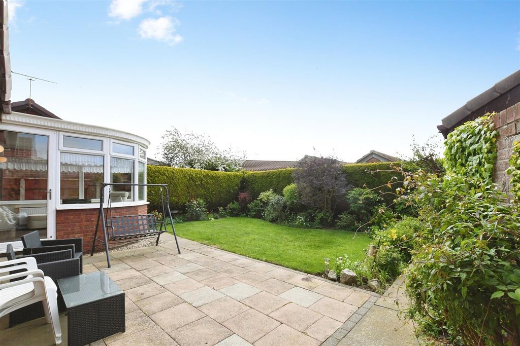 Property photo 3 of 18 Gardens