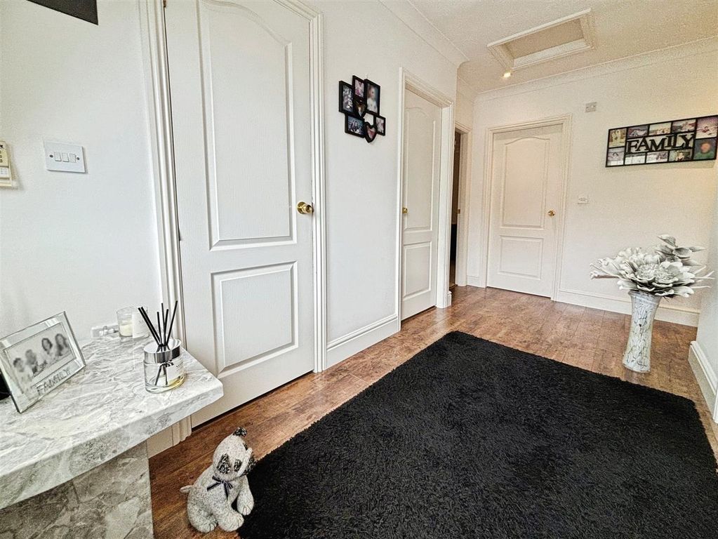 Property photo 3 of 24 Entrance Hall