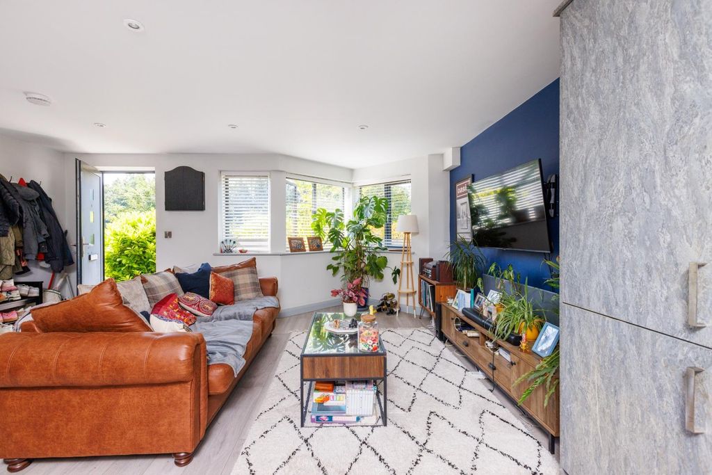 Property photo 1 of 28 Flat 3 Avon View, Crews Hole Road-7.Jpg