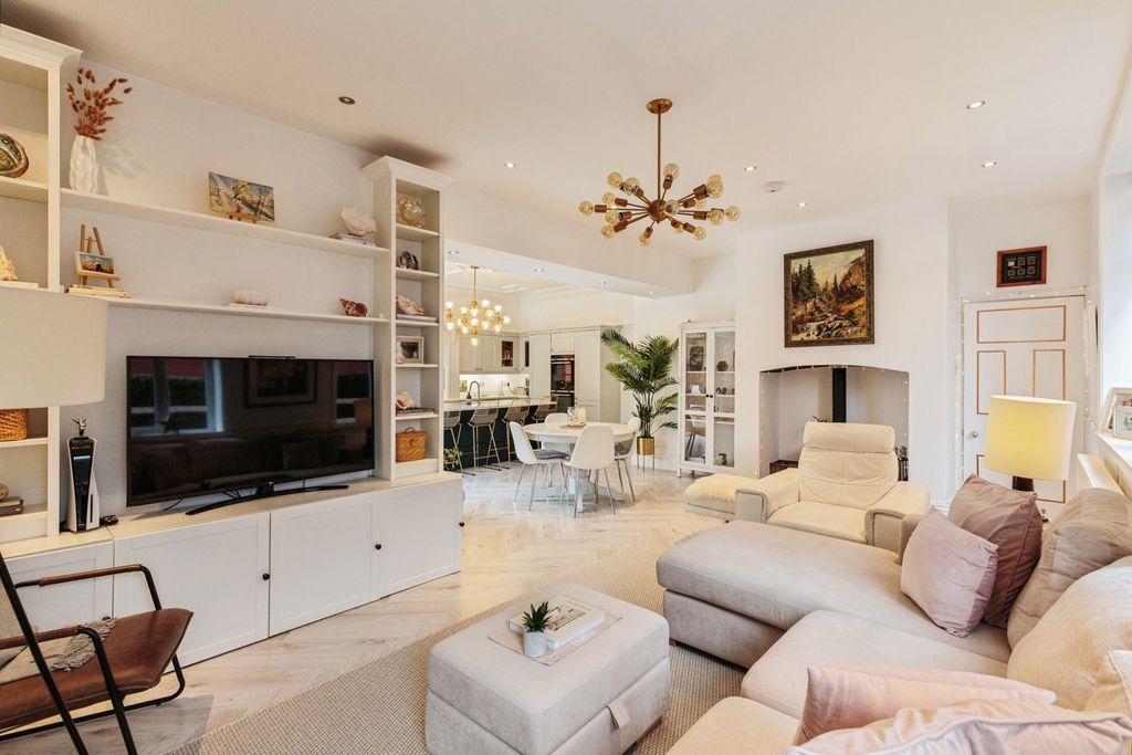 Property photo 2 of 17 Photo