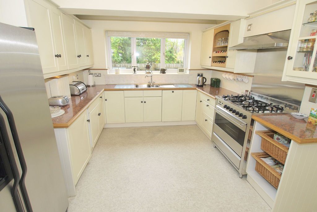 Property photo 3 of 13 Photograph 13