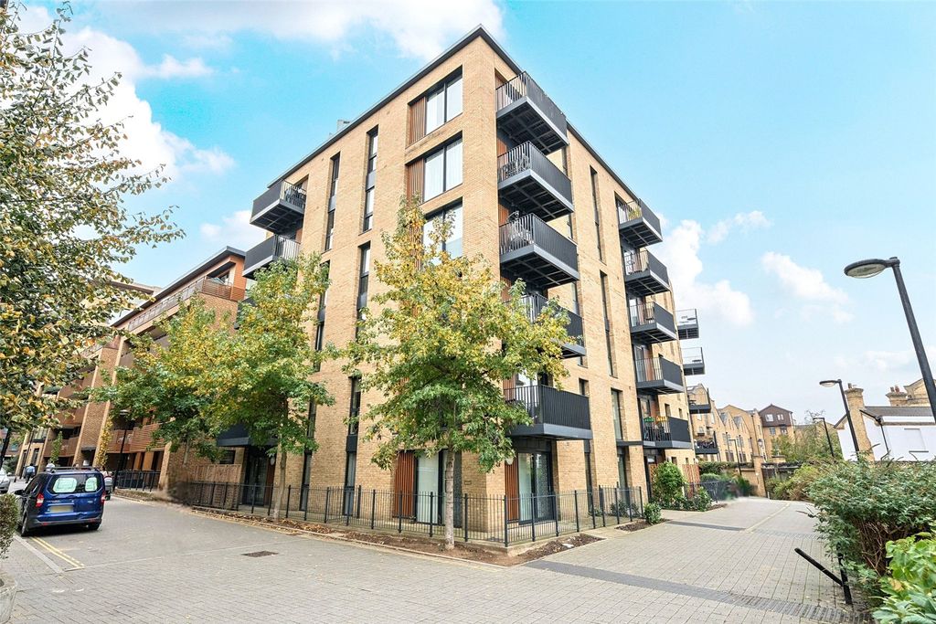 Property photo 2 of 17 Picture No. 27