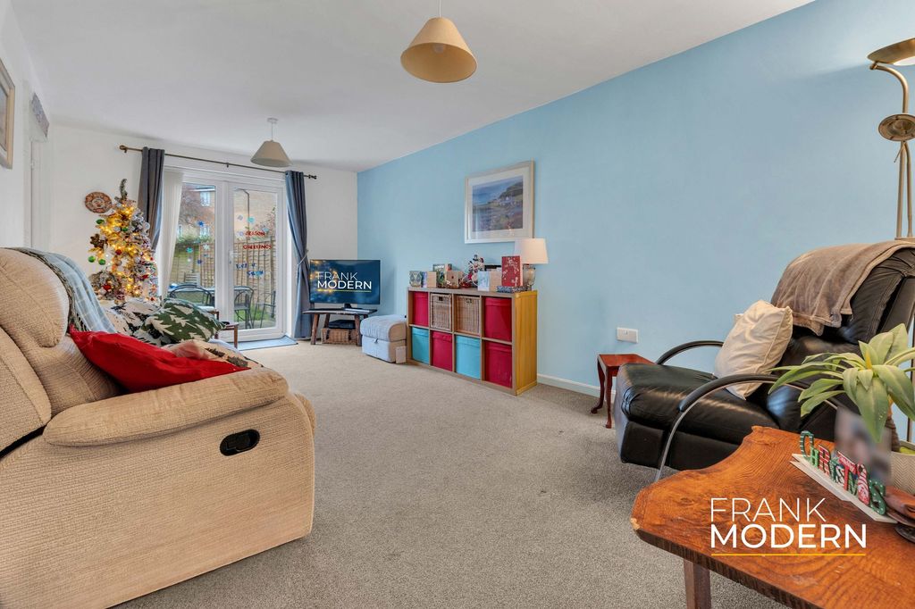 Property photo 2 of 39 Living Room