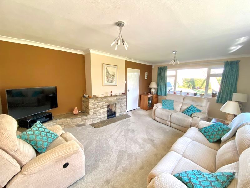 Property photo 3 of 24 Lounge