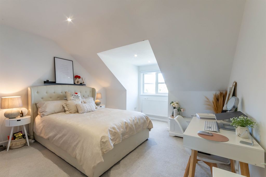 Property photo 3 of 20 Bedroom