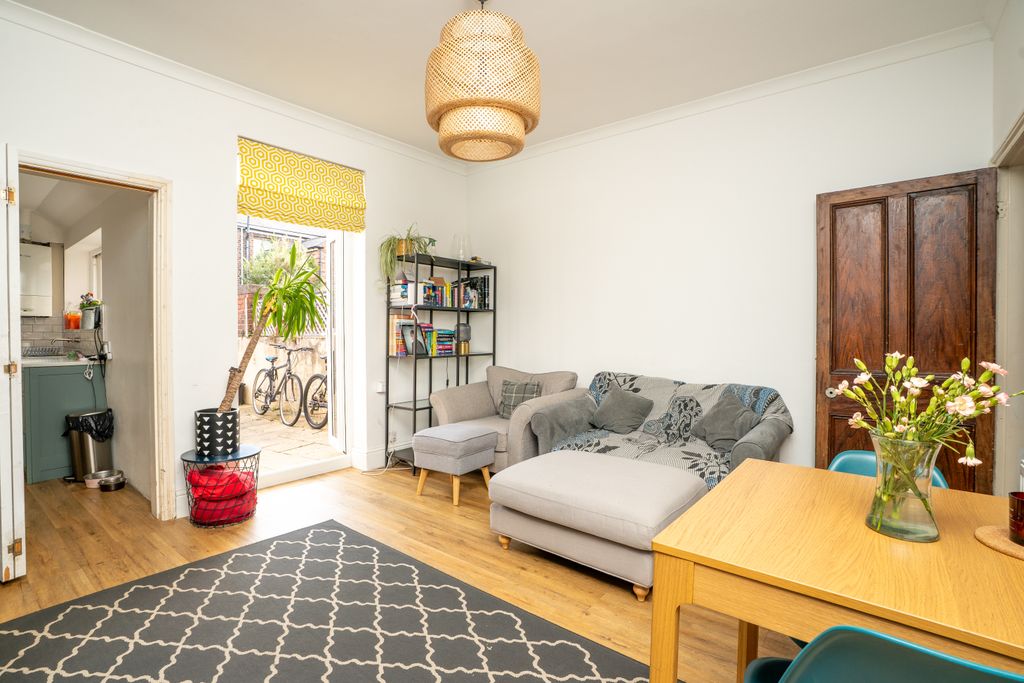 Property photo 3 of 13 80Francesstreet6