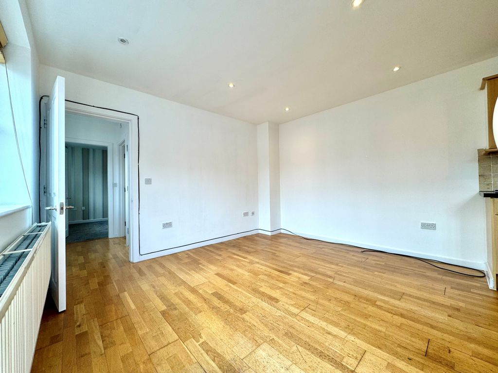 Property photo 2 of 6 Gallery