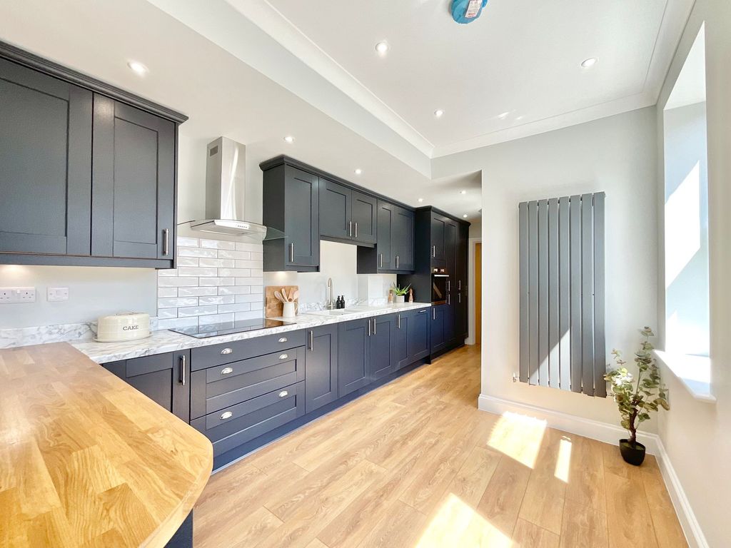 Property photo 2 of 28