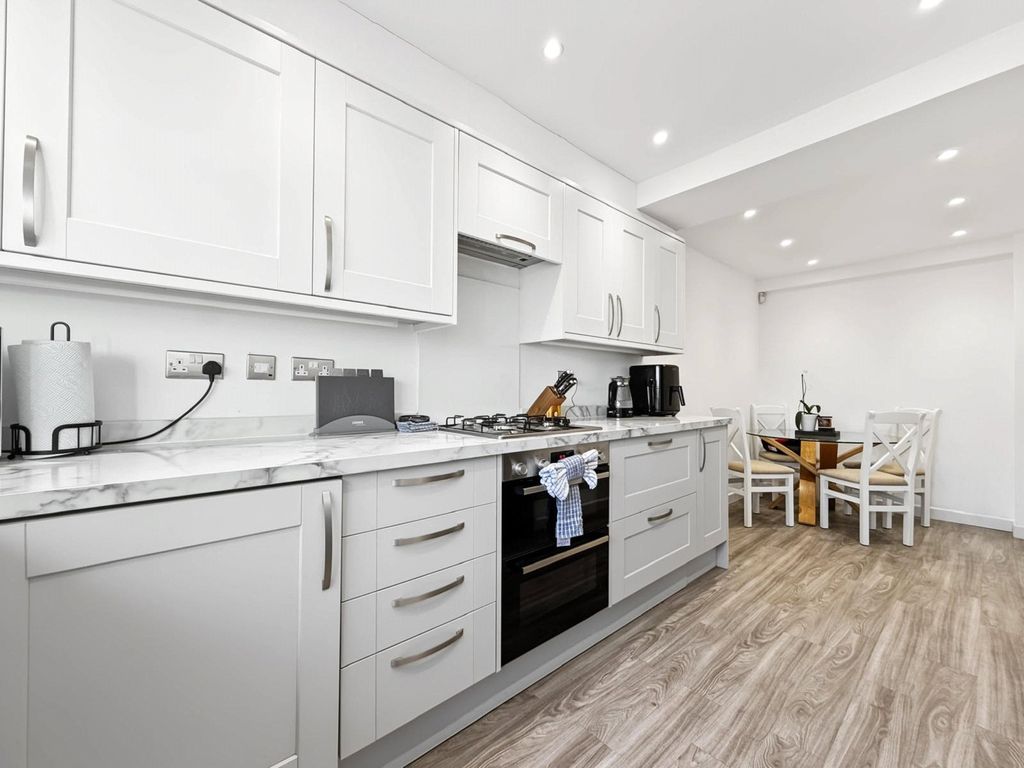 Property photo 2 of 25 Kitchen/Dining Room