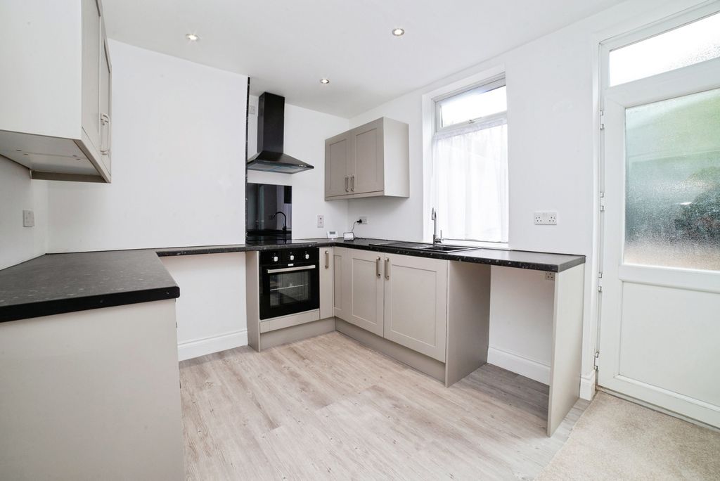 Property photo 2 of 16 Pbox-Img.Jpg