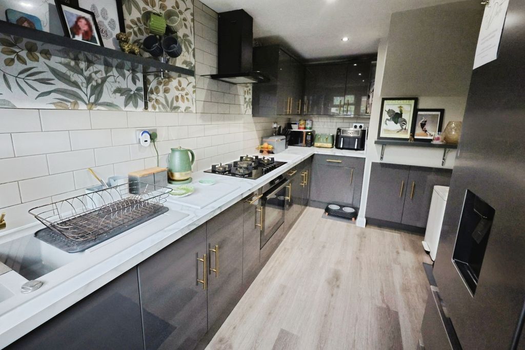 Property photo 2 of 16 Pbox-Img.Jpg