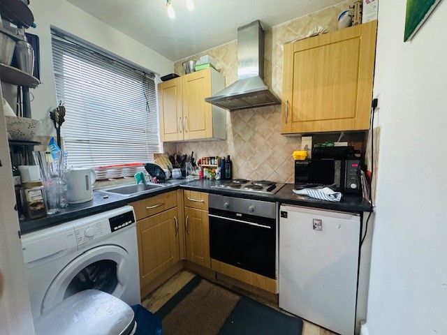 Property photo 3 of 8 Photo 6