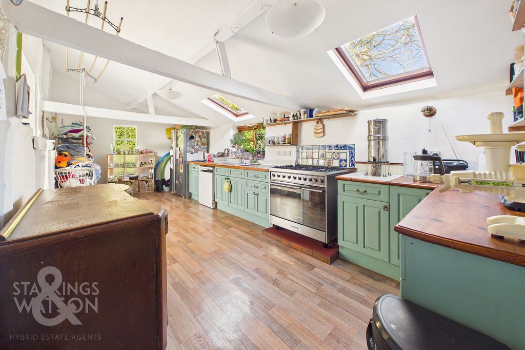 Property photo 3 of 57