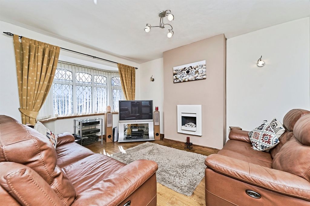 Property photo 3 of 17