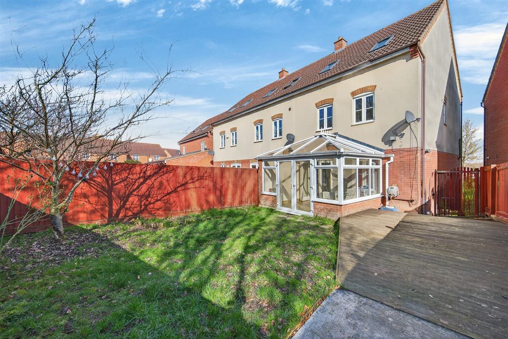 Property photo 2 of 24 25Garwoodcresweb07.Jpg