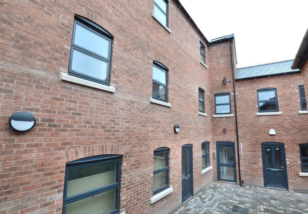 Property photo 2 of 8 Albert Terrace External.Jpg